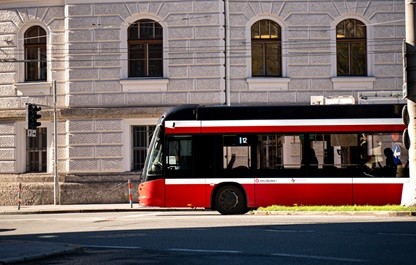 Obus Justizgebäude / Karolinenbrücke