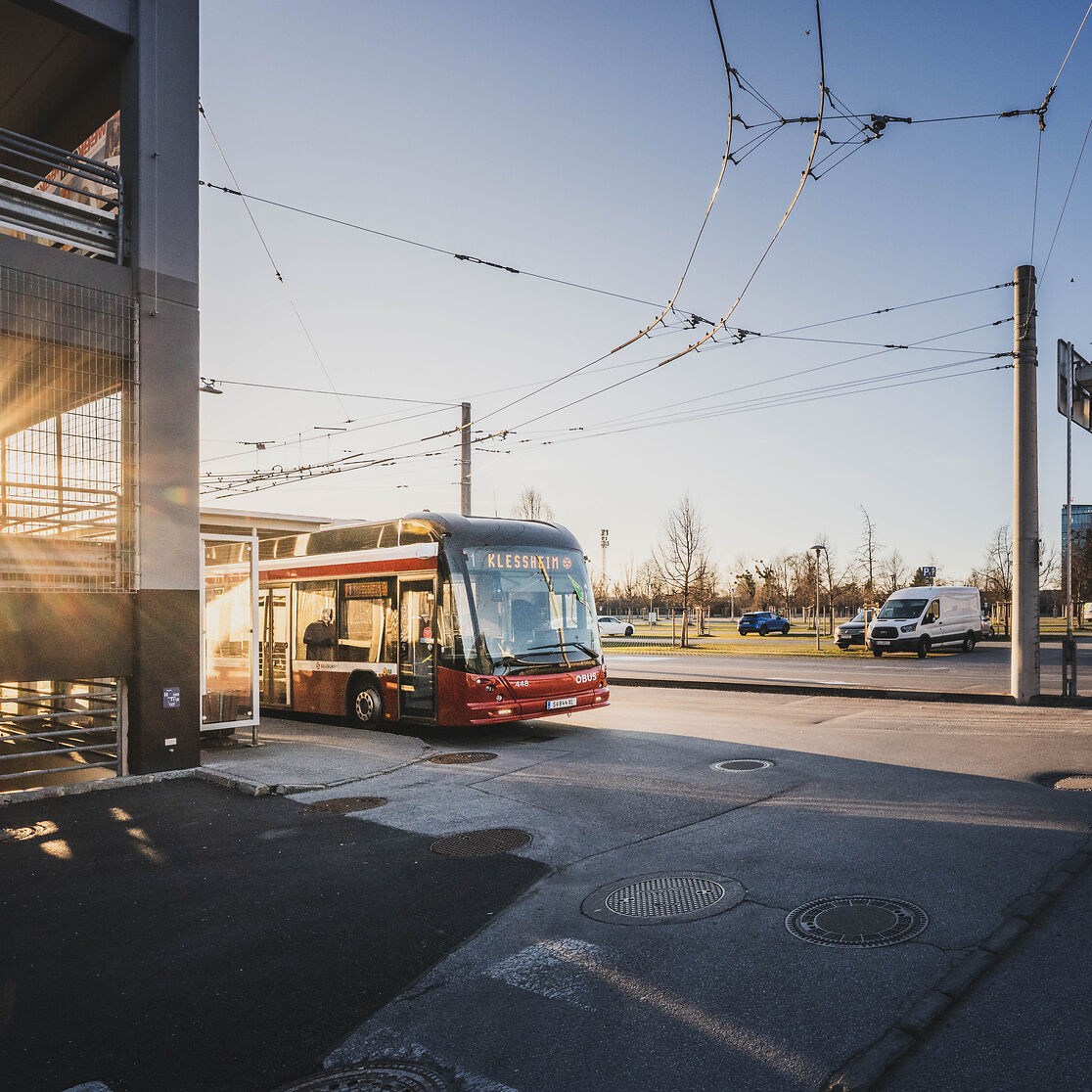 Ein Obus der Salzburg Linien bei den Endhaltestellen Messe und Salzburgarena
