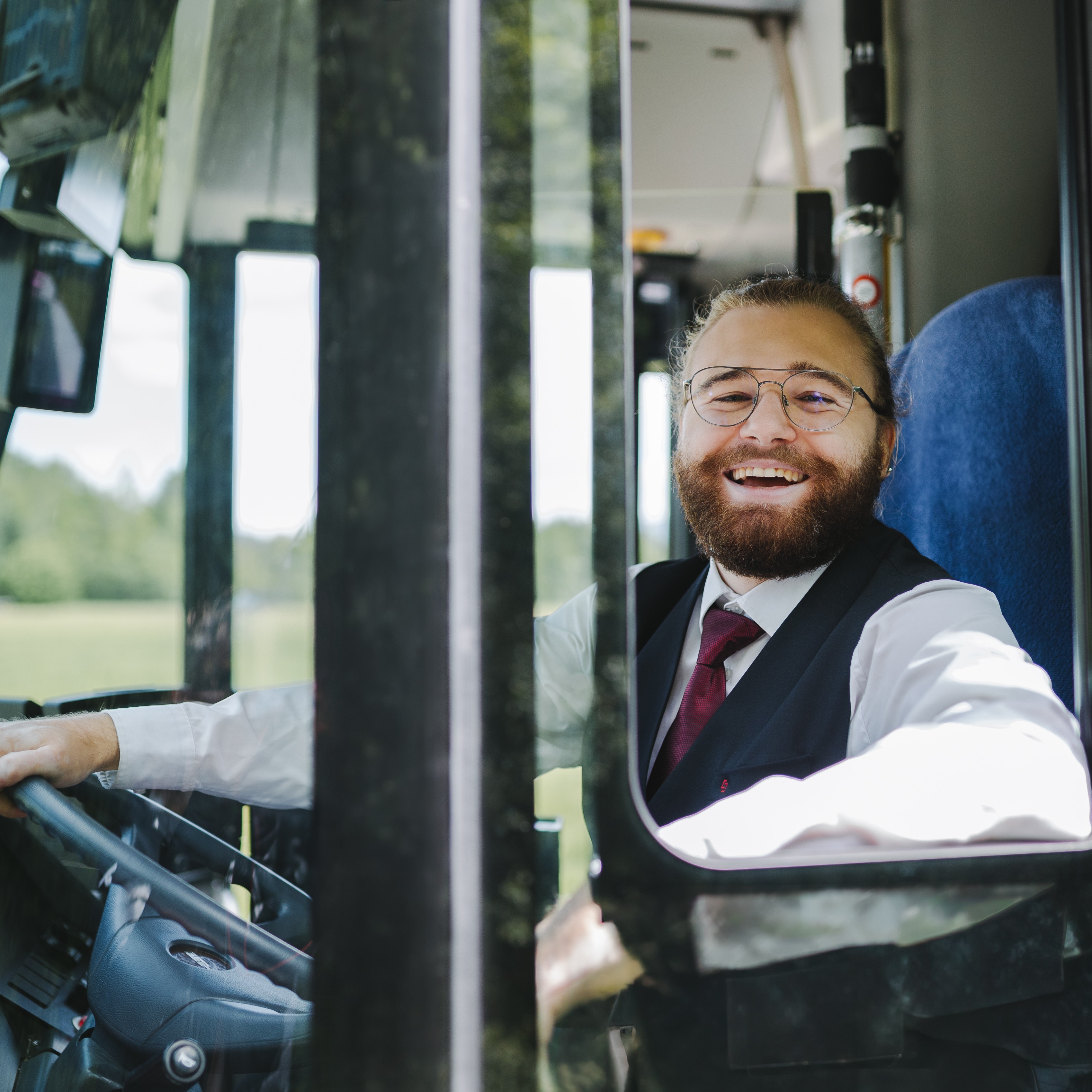 Obusfahrer am Steuer