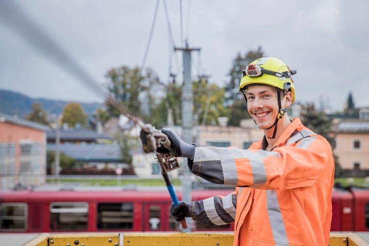 Salzburg AG Shooting Lokalbahn Systemelektroniker Foto: Neumayr/Leo 12.10.2022