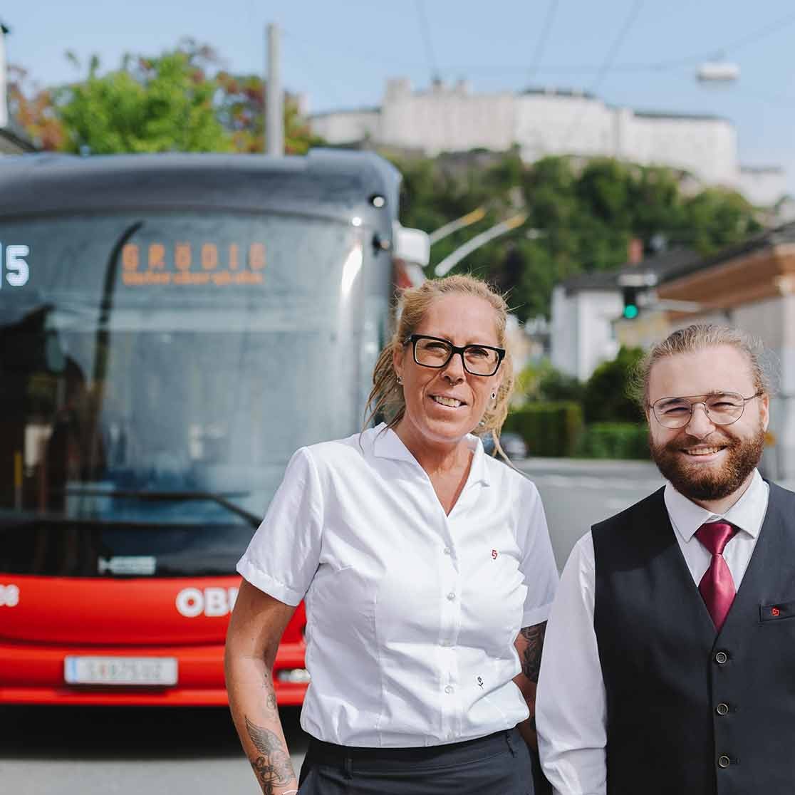OBUS Fahrer vorm OBUS
